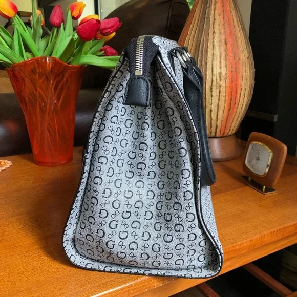 Guess Purse/Tote Bag - Picture 8 of 14